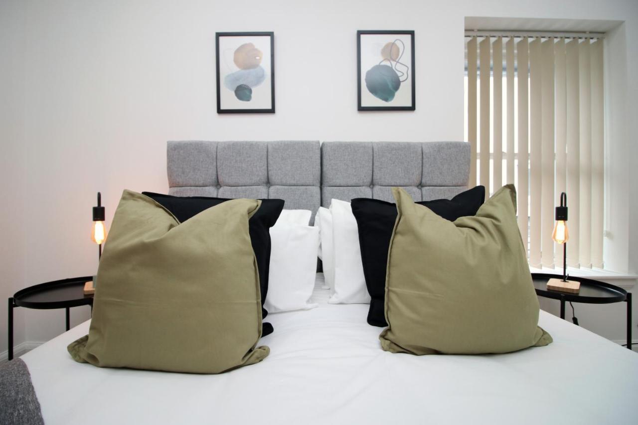 No 2 Under The Clock By Ssw - 2Br, Right In The City Centre, Sleeps 6 카디프 외부 사진