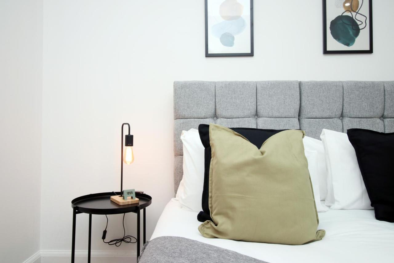 No 2 Under The Clock By Ssw - 2Br, Right In The City Centre, Sleeps 6 카디프 외부 사진