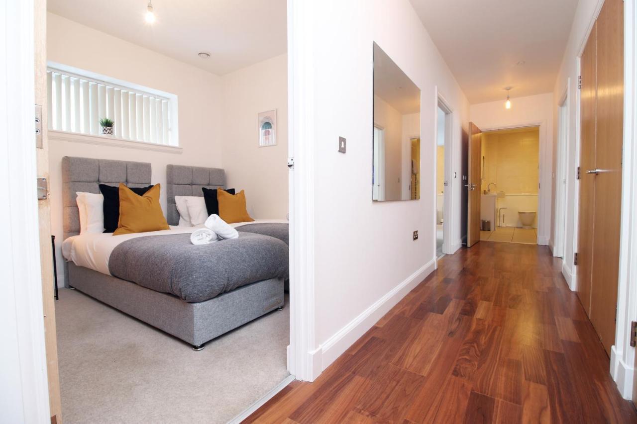No 2 Under The Clock By Ssw - 2Br, Right In The City Centre, Sleeps 6 카디프 외부 사진