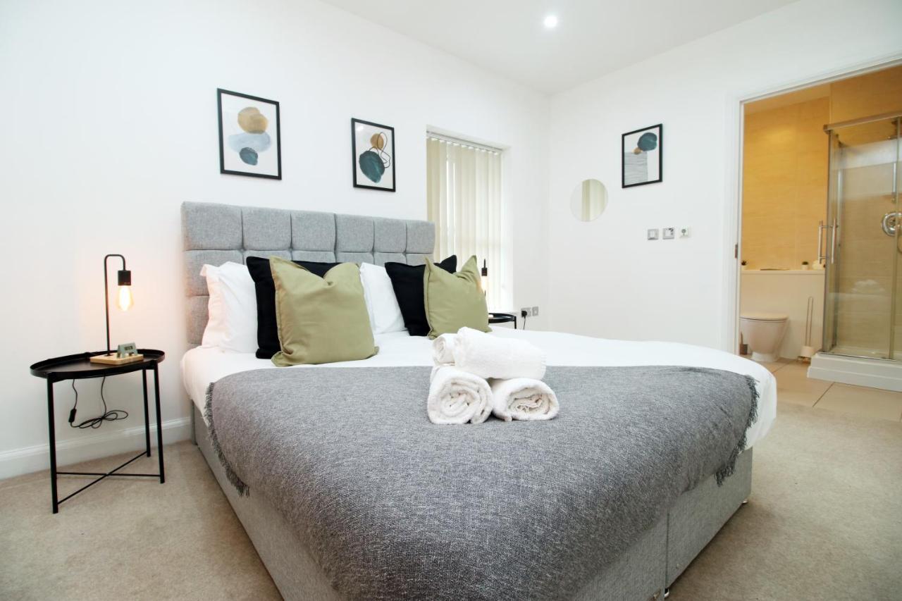 No 2 Under The Clock By Ssw - 2Br, Right In The City Centre, Sleeps 6 카디프 외부 사진