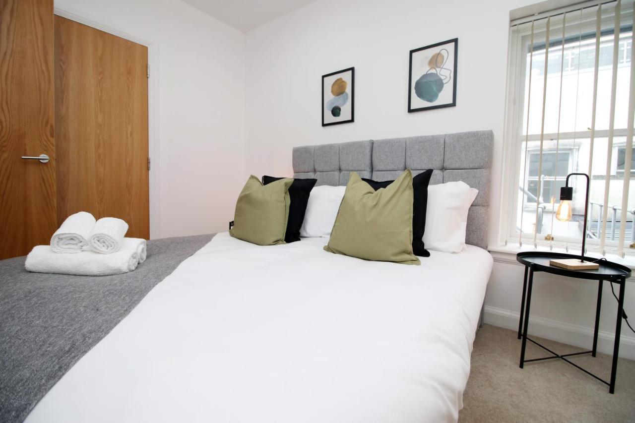 No 2 Under The Clock By Ssw - 2Br, Right In The City Centre, Sleeps 6 카디프 외부 사진