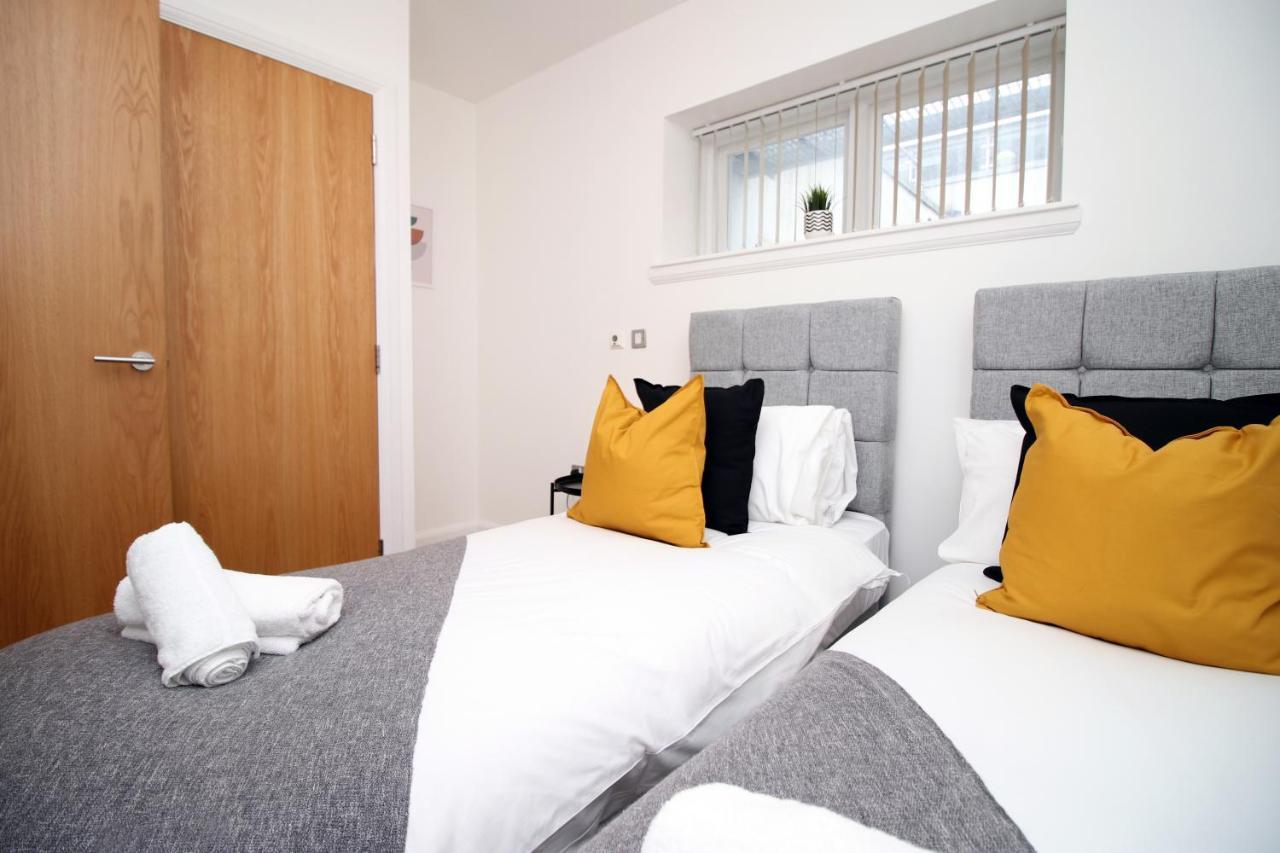 No 2 Under The Clock By Ssw - 2Br, Right In The City Centre, Sleeps 6 카디프 외부 사진