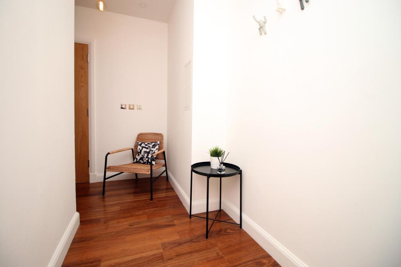 No 2 Under The Clock By Ssw - 2Br, Right In The City Centre, Sleeps 6 카디프 외부 사진