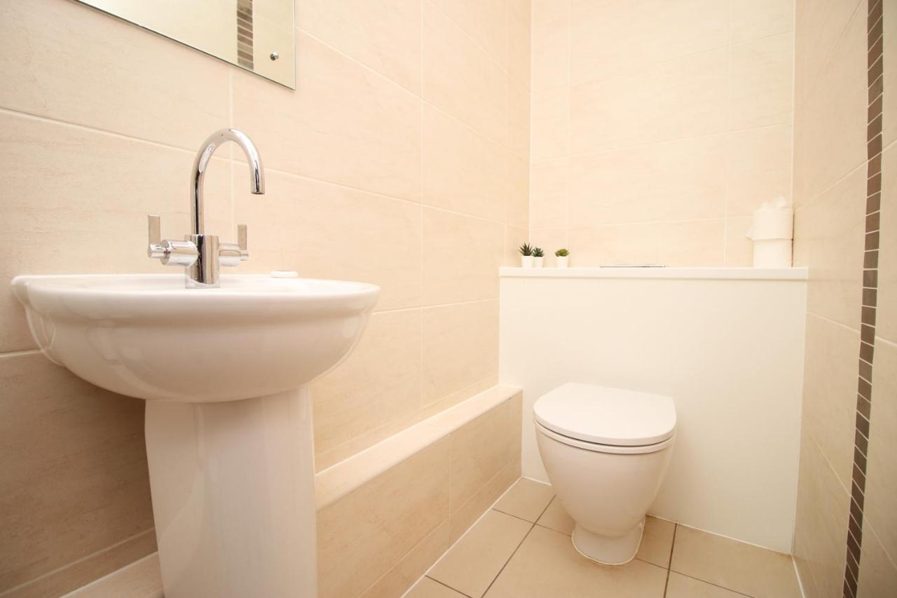 No 2 Under The Clock By Ssw - 2Br, Right In The City Centre, Sleeps 6 카디프 외부 사진