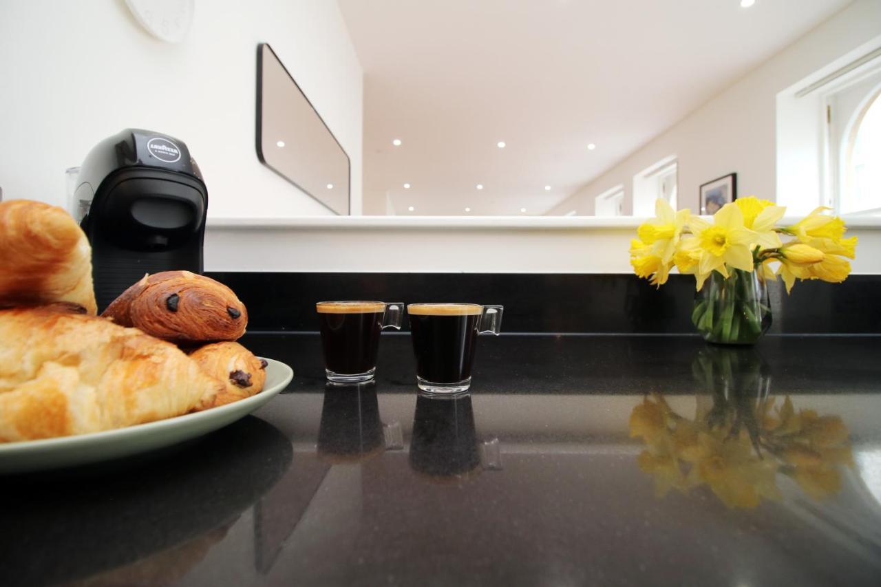 No 2 Under The Clock By Ssw - 2Br, Right In The City Centre, Sleeps 6 카디프 외부 사진