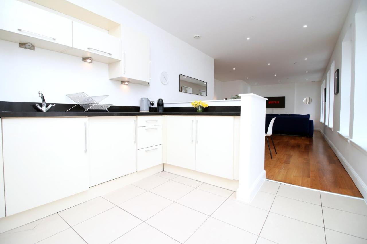 No 2 Under The Clock By Ssw - 2Br, Right In The City Centre, Sleeps 6 카디프 외부 사진