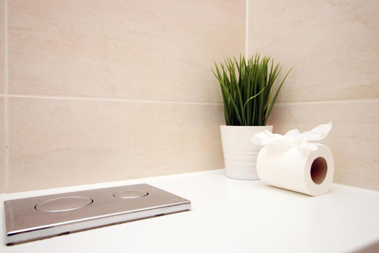 No 2 Under The Clock By Ssw - 2Br, Right In The City Centre, Sleeps 6 카디프 외부 사진