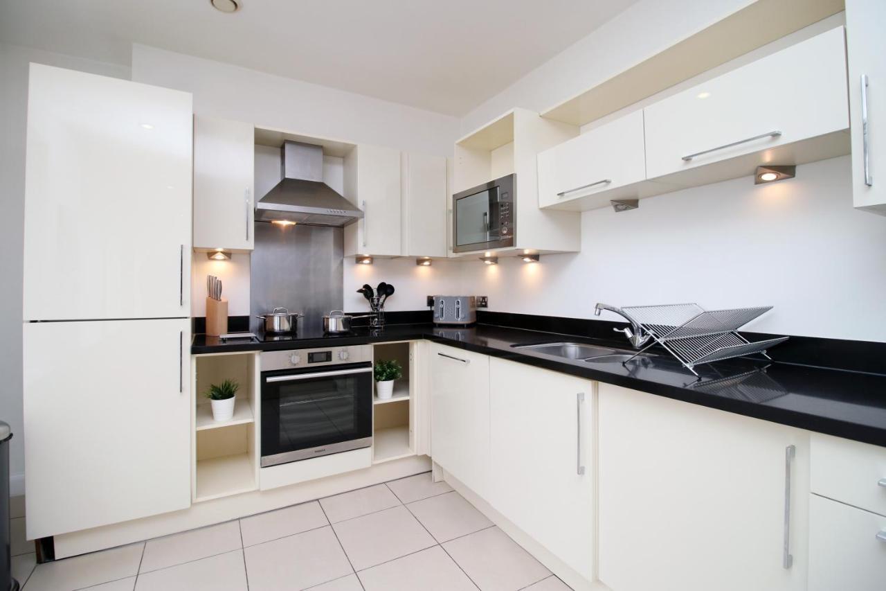 No 2 Under The Clock By Ssw - 2Br, Right In The City Centre, Sleeps 6 카디프 외부 사진
