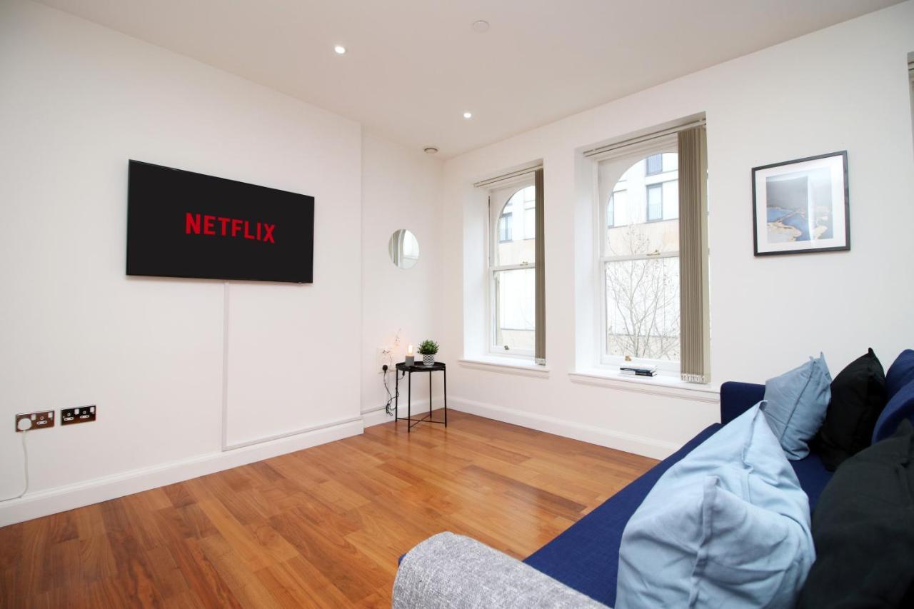 No 2 Under The Clock By Ssw - 2Br, Right In The City Centre, Sleeps 6 카디프 외부 사진