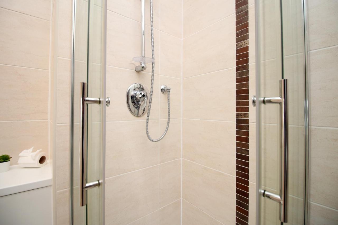 No 2 Under The Clock By Ssw - 2Br, Right In The City Centre, Sleeps 6 카디프 외부 사진