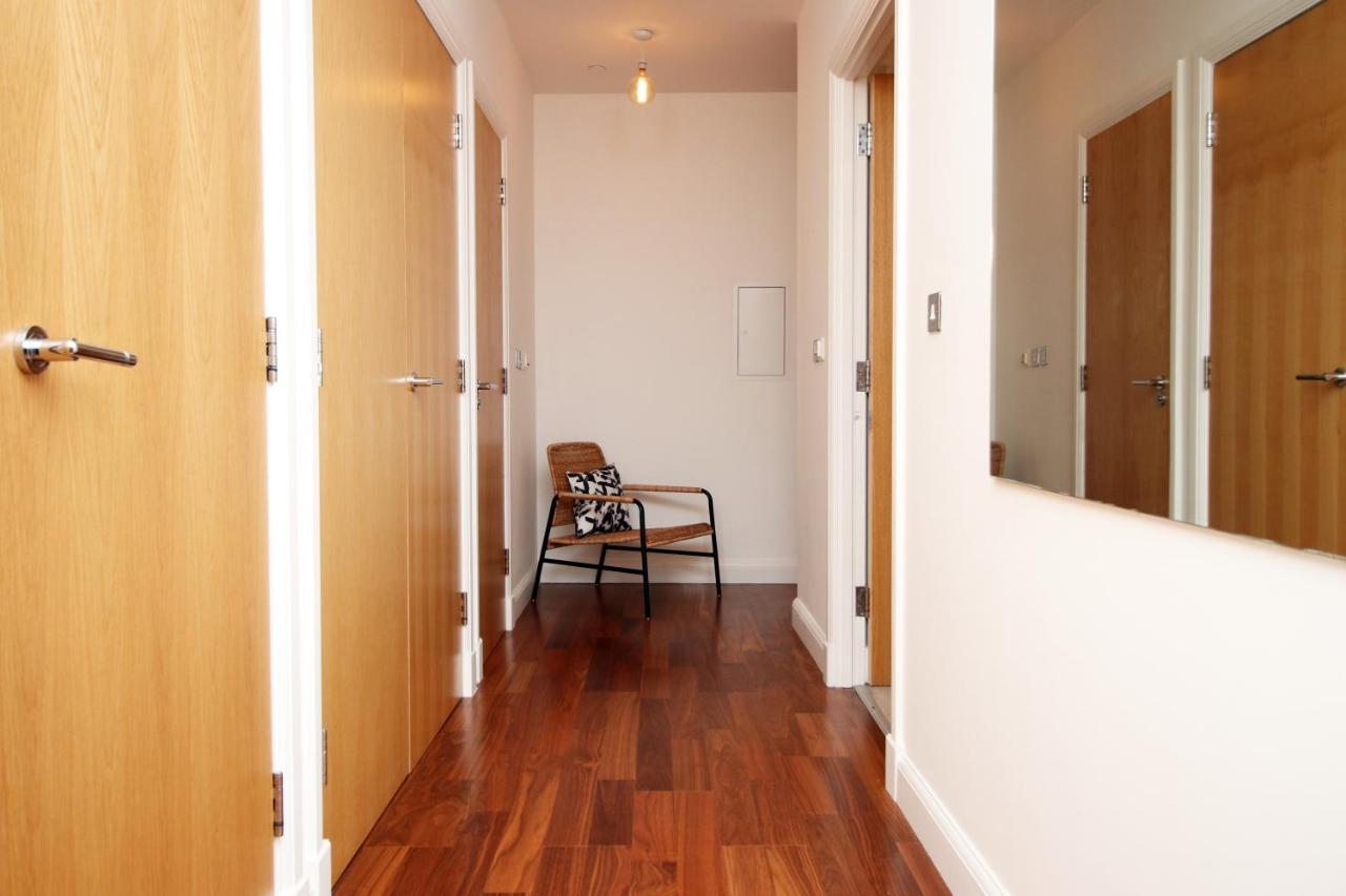 No 2 Under The Clock By Ssw - 2Br, Right In The City Centre, Sleeps 6 카디프 외부 사진