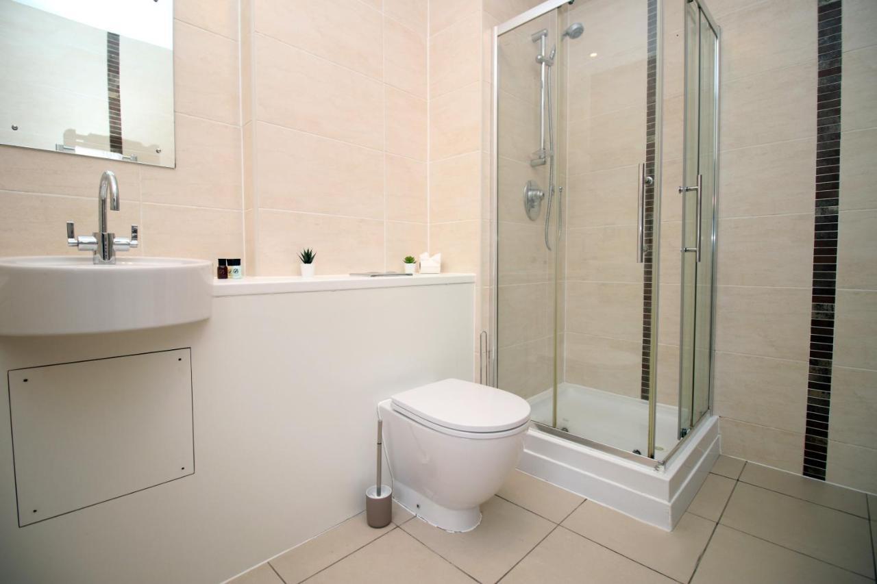No 2 Under The Clock By Ssw - 2Br, Right In The City Centre, Sleeps 6 카디프 외부 사진